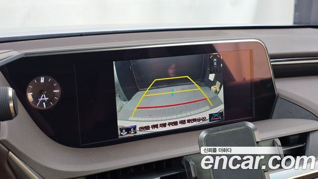 Lexus ES 2019 — photo 15