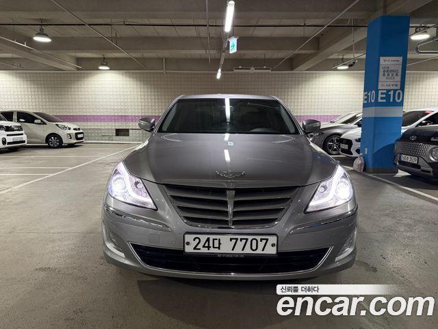 Hyundai Genesis 2012 — photo 1