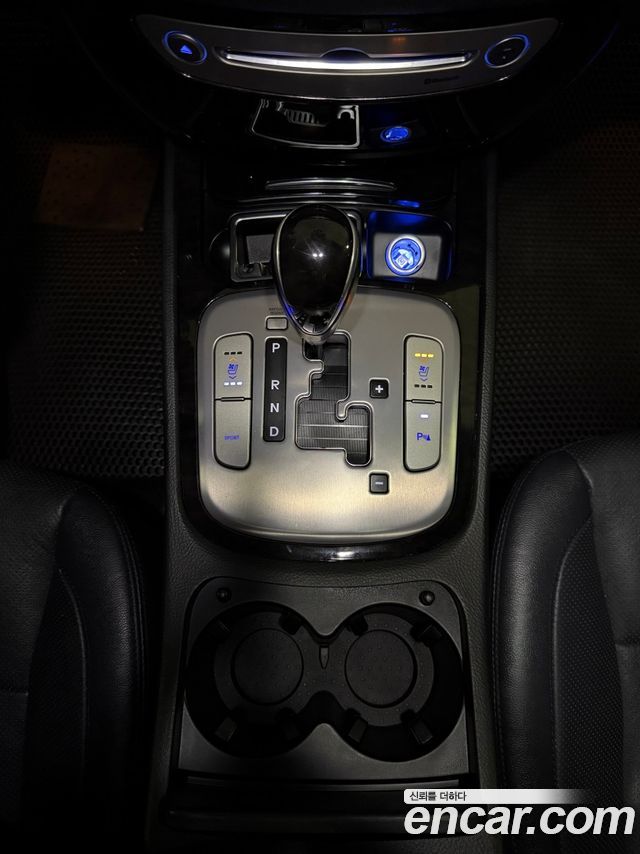 Hyundai Genesis 2012 — photo 17
