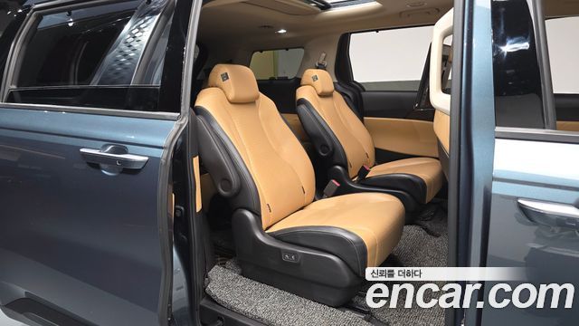 Kia Canival 2021 — photo 17