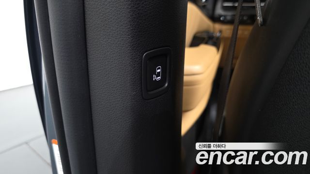 Kia Canival 2021 — photo 32