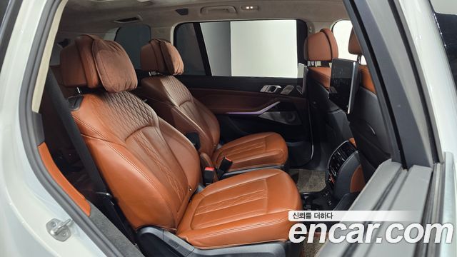 BMW X7 2021 — photo 17