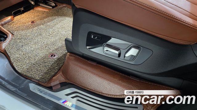 BMW X7 2021 — photo 25