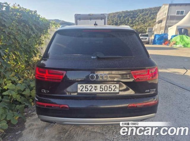 Audi Q7 2019 — photo 2
