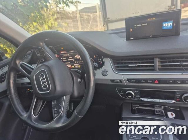 Audi Q7 2019 — photo 3