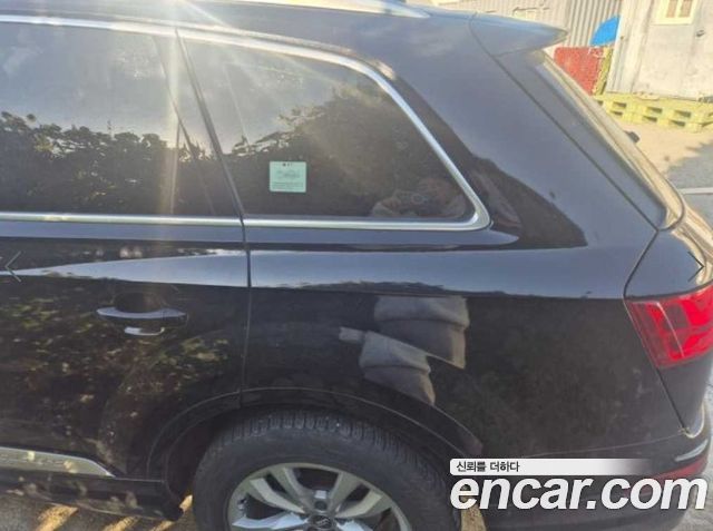Audi Q7 2019 — photo 9