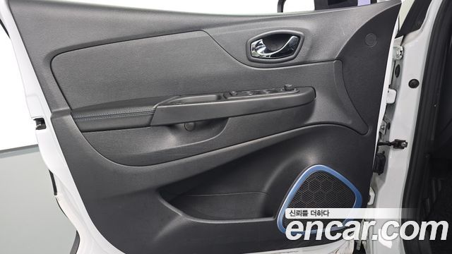Renault Korea QM3 2017 — photo 14