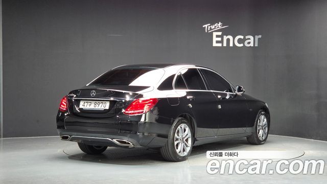 Mercedes-Benz C-Class 2018 — photo 2