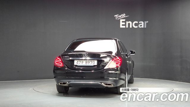 Mercedes-Benz C-Class 2018 — photo 4