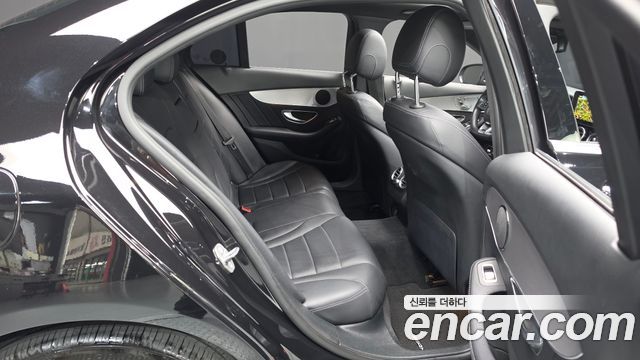 Mercedes-Benz C-Class 2018 — photo 17