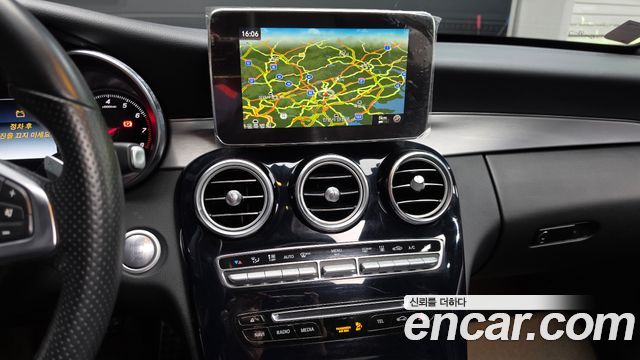 Mercedes-Benz C-Class 2018 — photo 19