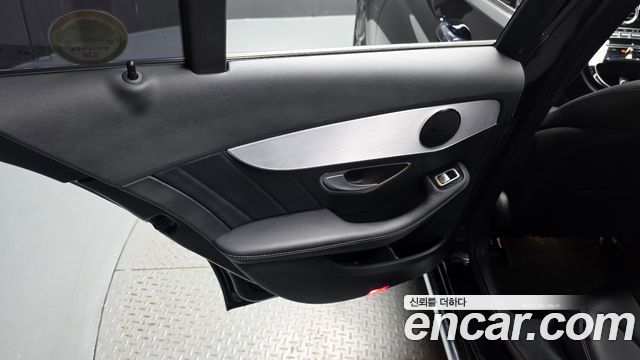 Mercedes-Benz C-Class 2018 — photo 15