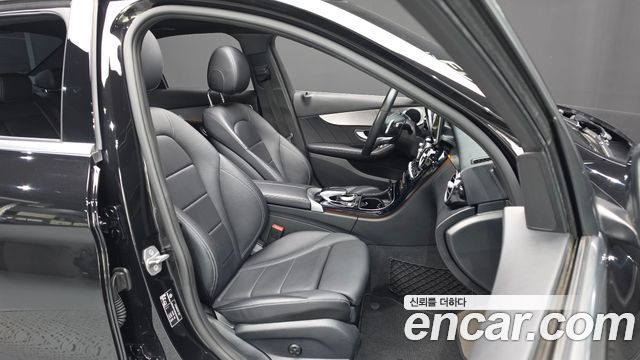 Mercedes-Benz C-Class 2018 — photo 16