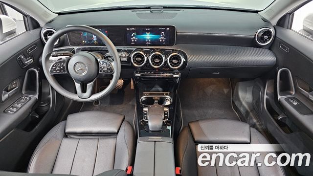 Mercedes-Benz A-Class 2020 — photo 10