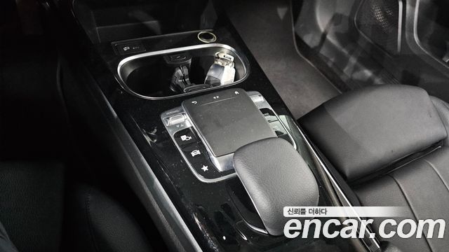 Mercedes-Benz A-Class 2020 — photo 12
