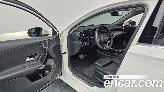 Mercedes-Benz A-Class 2020 — photo 13
