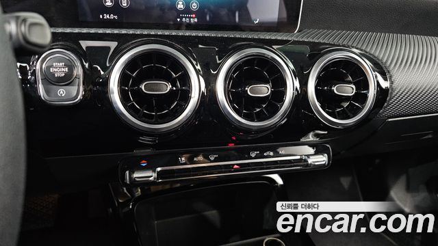 Mercedes-Benz A-Class 2020 — photo 24