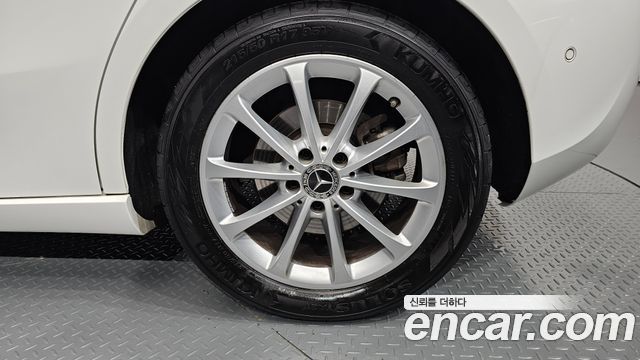 Mercedes-Benz A-Class 2020 — photo 7