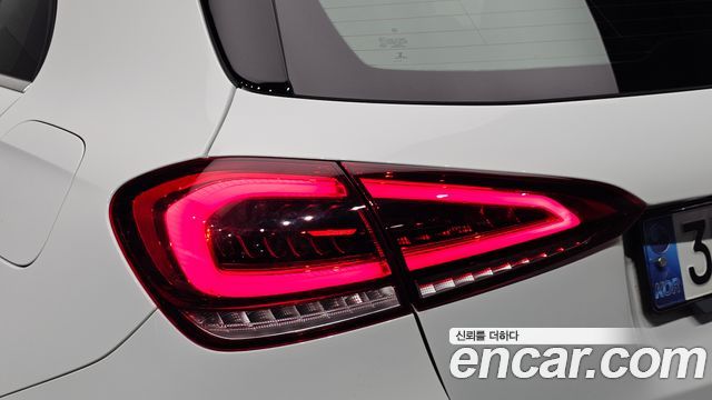 Mercedes-Benz A-Class 2020 — photo 9