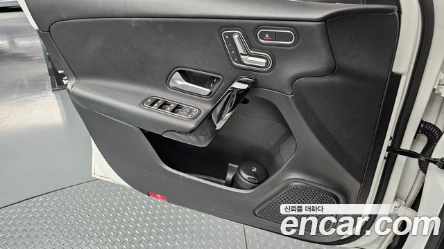 Mercedes-Benz A-Class 2020 — photo 14
