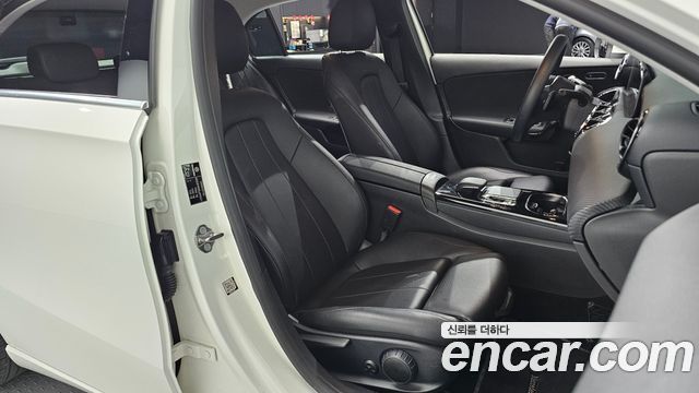 Mercedes-Benz A-Class 2020 — photo 16