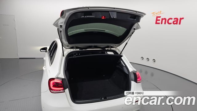 Mercedes-Benz A-Class 2020 — photo 30