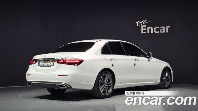 Mercedes-Benz E-Class 2022 — photo 2