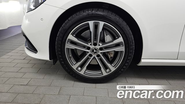 Mercedes-Benz E-Class 2022 — photo 5