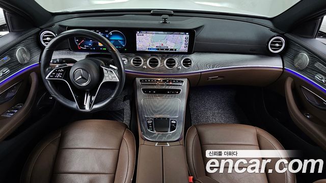 Mercedes-Benz E-Class 2022 — photo 10