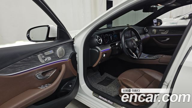 Mercedes-Benz E-Class 2022 — photo 13