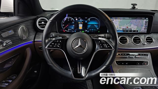 Mercedes-Benz E-Class 2022 — photo 19