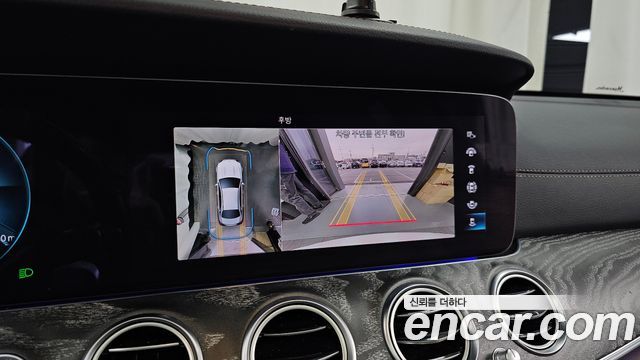 Mercedes-Benz E-Class 2022 — photo 20