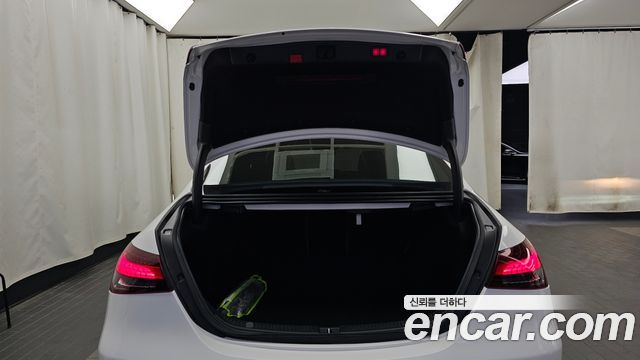 Mercedes-Benz E-Class 2022 — photo 24
