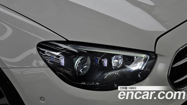 Mercedes-Benz E-Class 2022 — photo 8