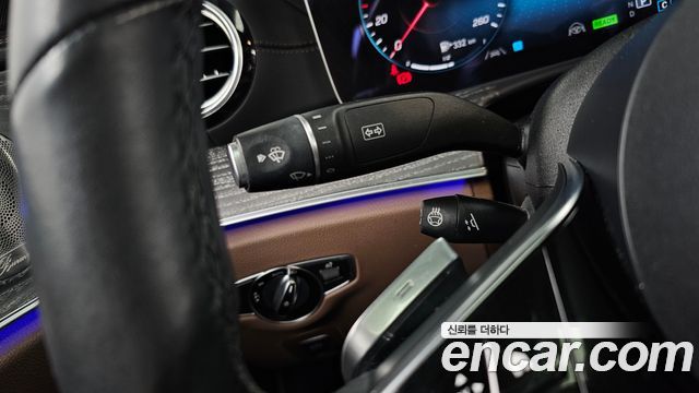Mercedes-Benz E-Class 2022 — photo 28