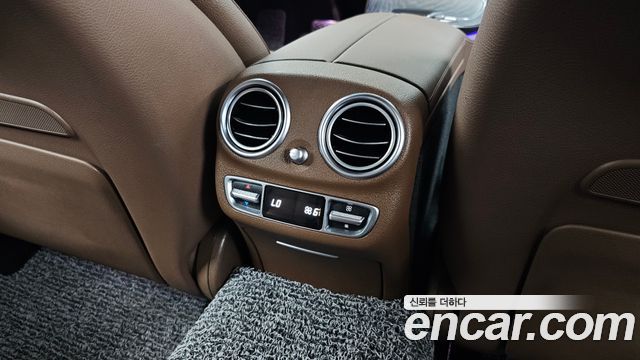 Mercedes-Benz E-Class 2022 — photo 32