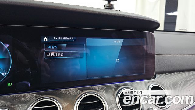 Mercedes-Benz E-Class 2022 — photo 33