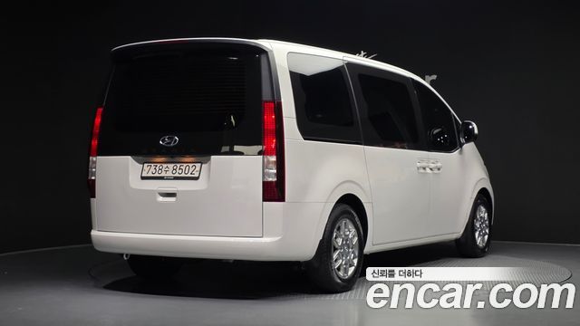 Hyundai Staria 2023 — photo 2