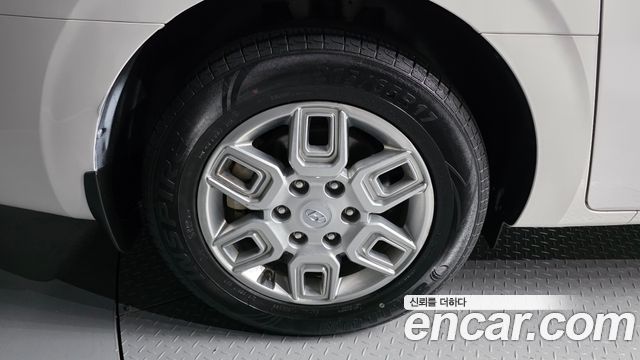 Hyundai Staria 2023 — photo 5