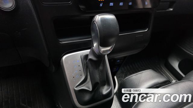 Hyundai Staria 2023 — photo 12