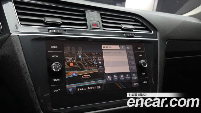 Volkswagen Tiguan 2020 — photo 20
