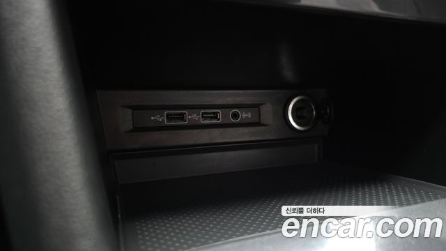 Volkswagen Tiguan 2020 — photo 31
