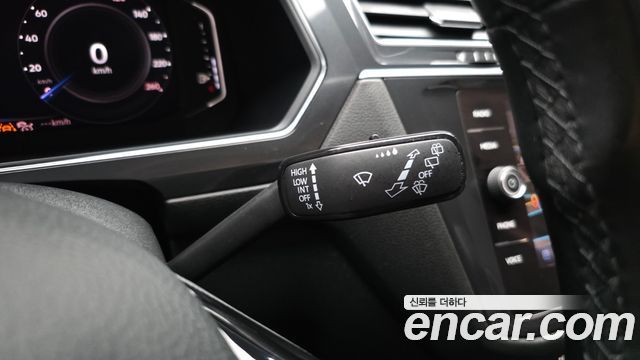 Volkswagen Tiguan 2020 — photo 36