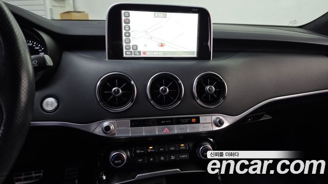 Kia Stinger 2018 — photo 20