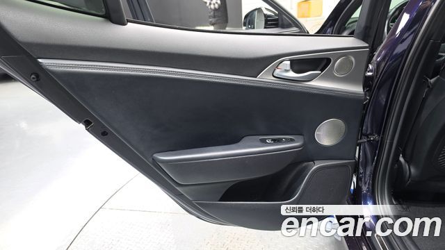 Kia Stinger 2018 — photo 15