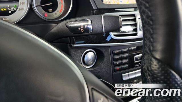 Mercedes-Benz E-Class 2015 — photo 9