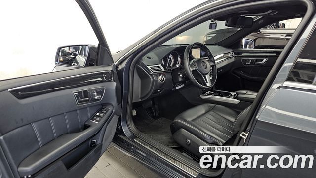 Mercedes-Benz E-Class 2015 — photo 10