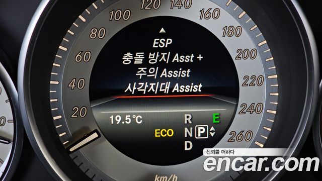 Mercedes-Benz E-Class 2015 — photo 17