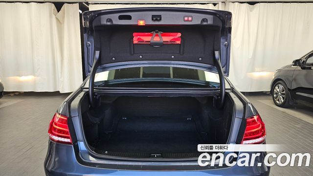 Mercedes-Benz E-Class 2015 — photo 20