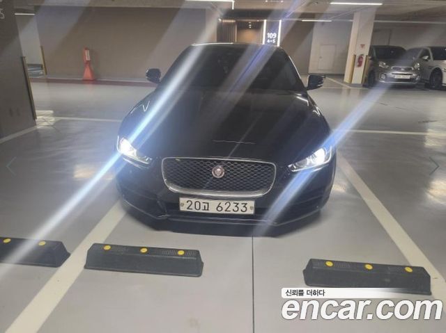 Jaguar XE 2018 — photo 1